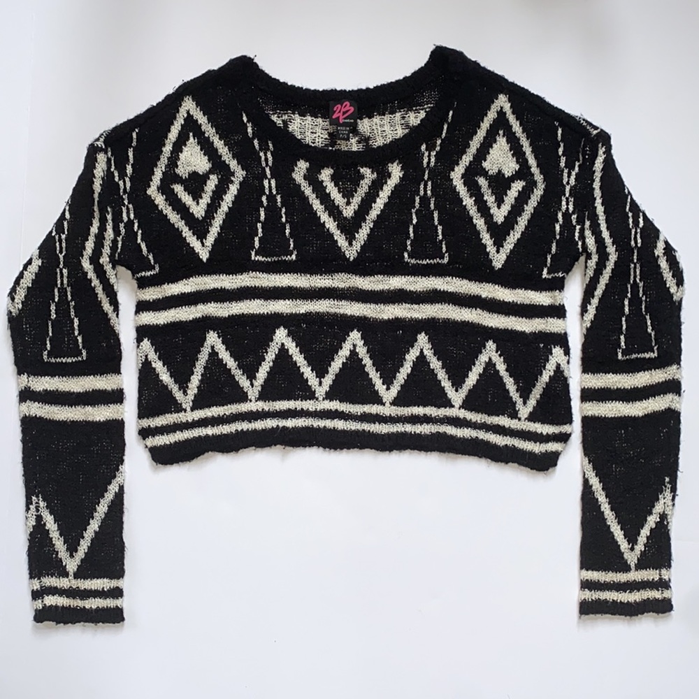 BEBE BLACK & WHITE KNIT CROP SWEATER